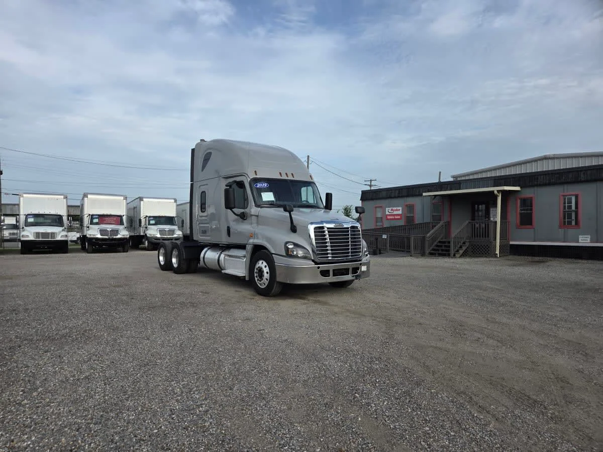 2019 Freightliner Cascadia in St. Rose, LA — photo 3