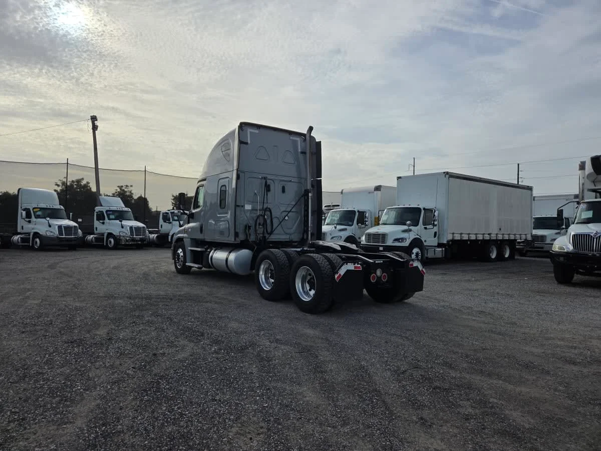 2019 Freightliner Cascadia in St. Rose, LA — photo 6