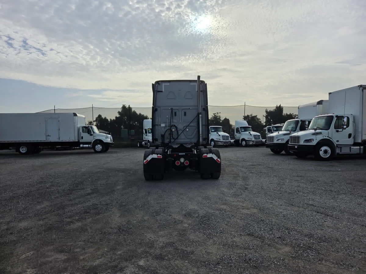 2019 Freightliner Cascadia in St. Rose, LA — photo 5