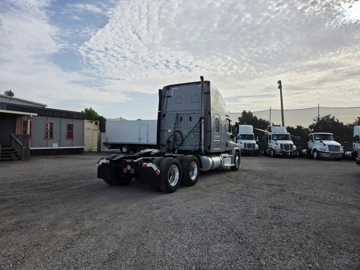 2019 Freightliner Cascadia in St. Rose, LA — photo 4