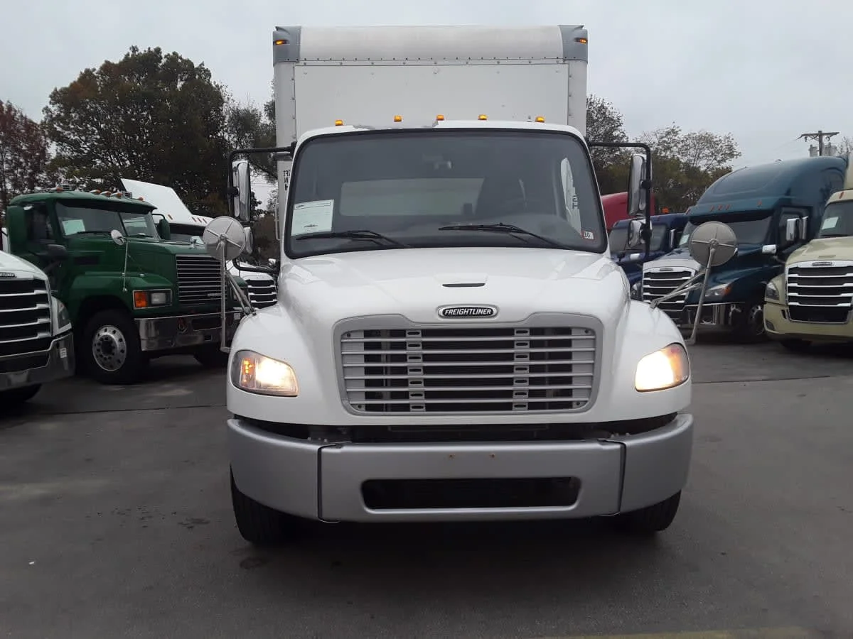 2019 Freightliner M2 106 - image 2