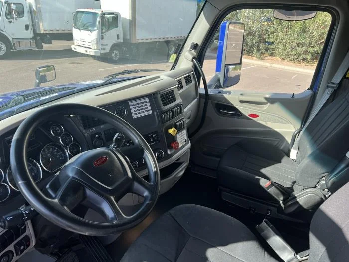 2022 Peterbilt 579 - image 7