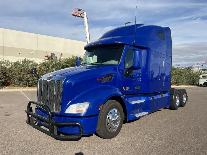 2022 Peterbilt 579 - image 2