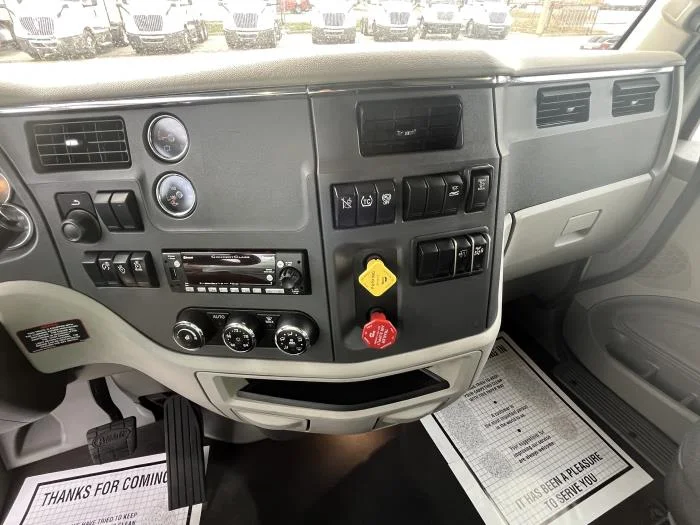 2022 Peterbilt 579 - image 15