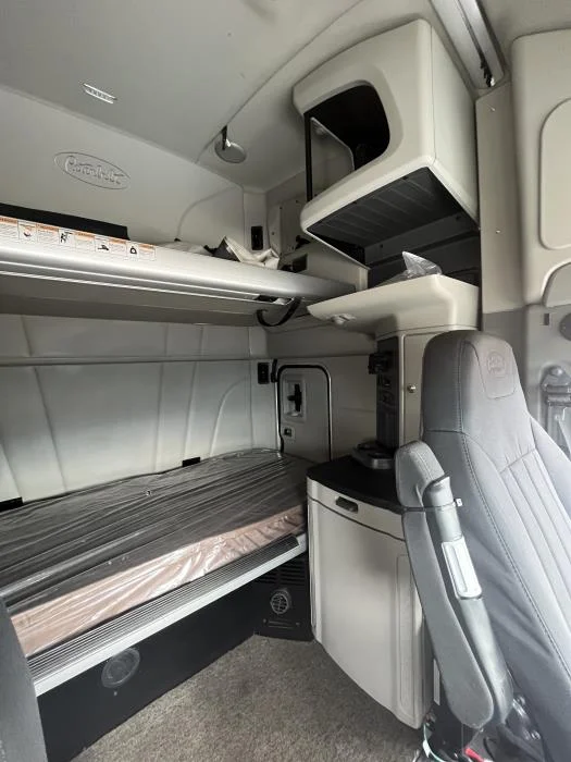 2022 Peterbilt 579 - image 17