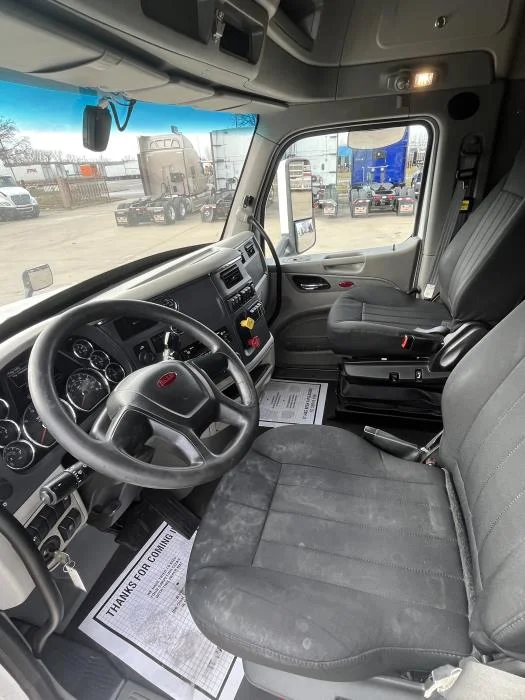 2022 Peterbilt 579 - image 14
