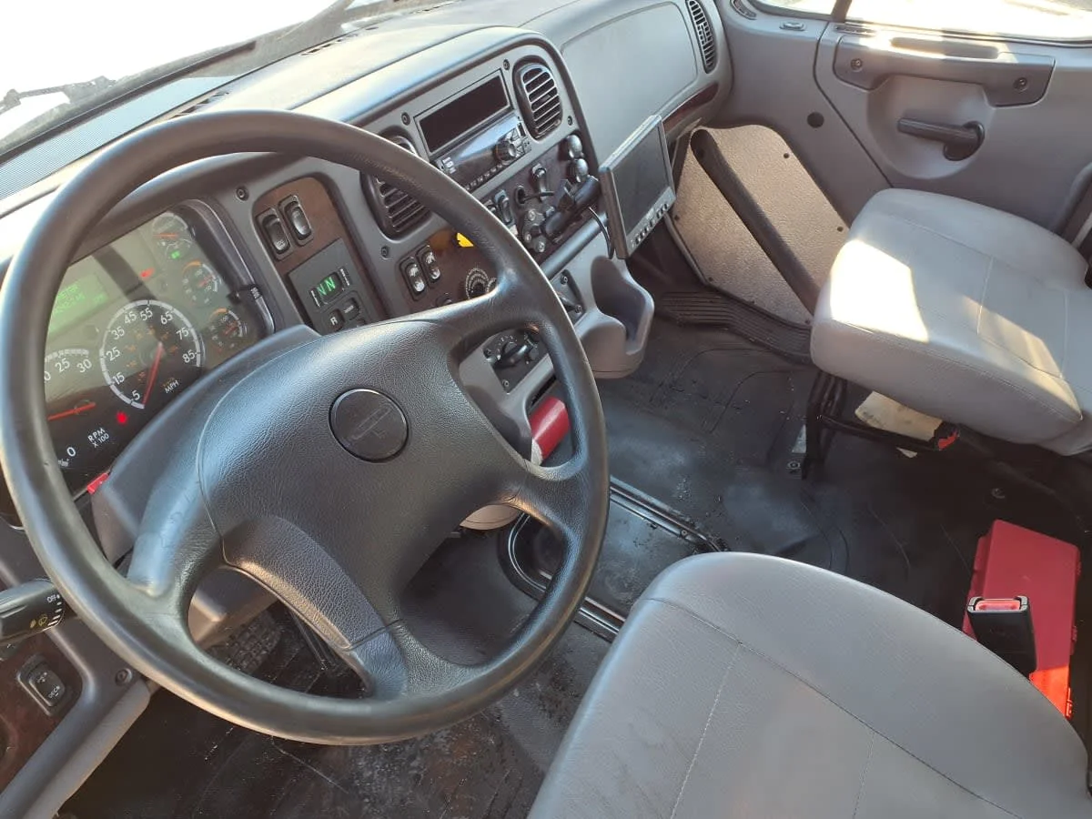 2020 Freightliner M2 106 - image 7