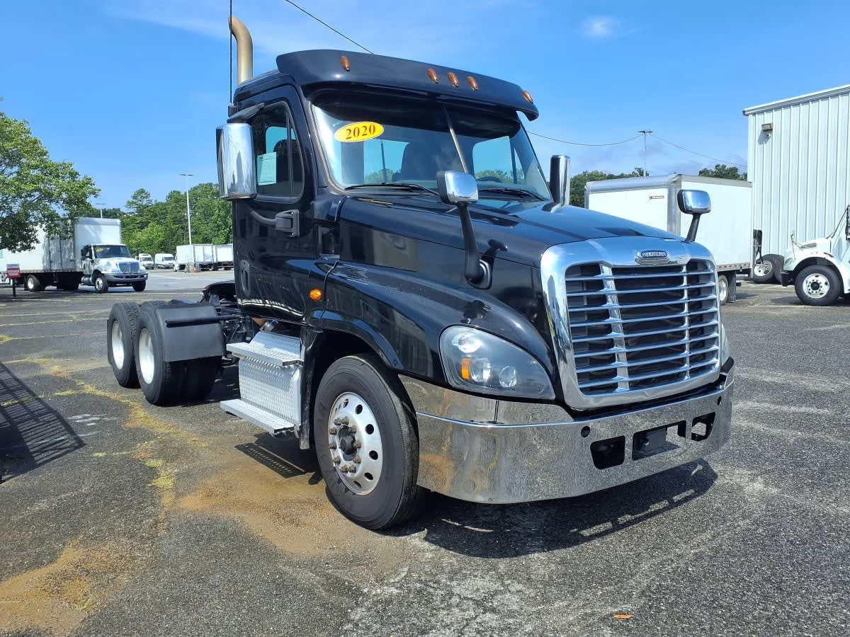 2020 Freightliner Cascadia in Knoxville, TN — photo 3