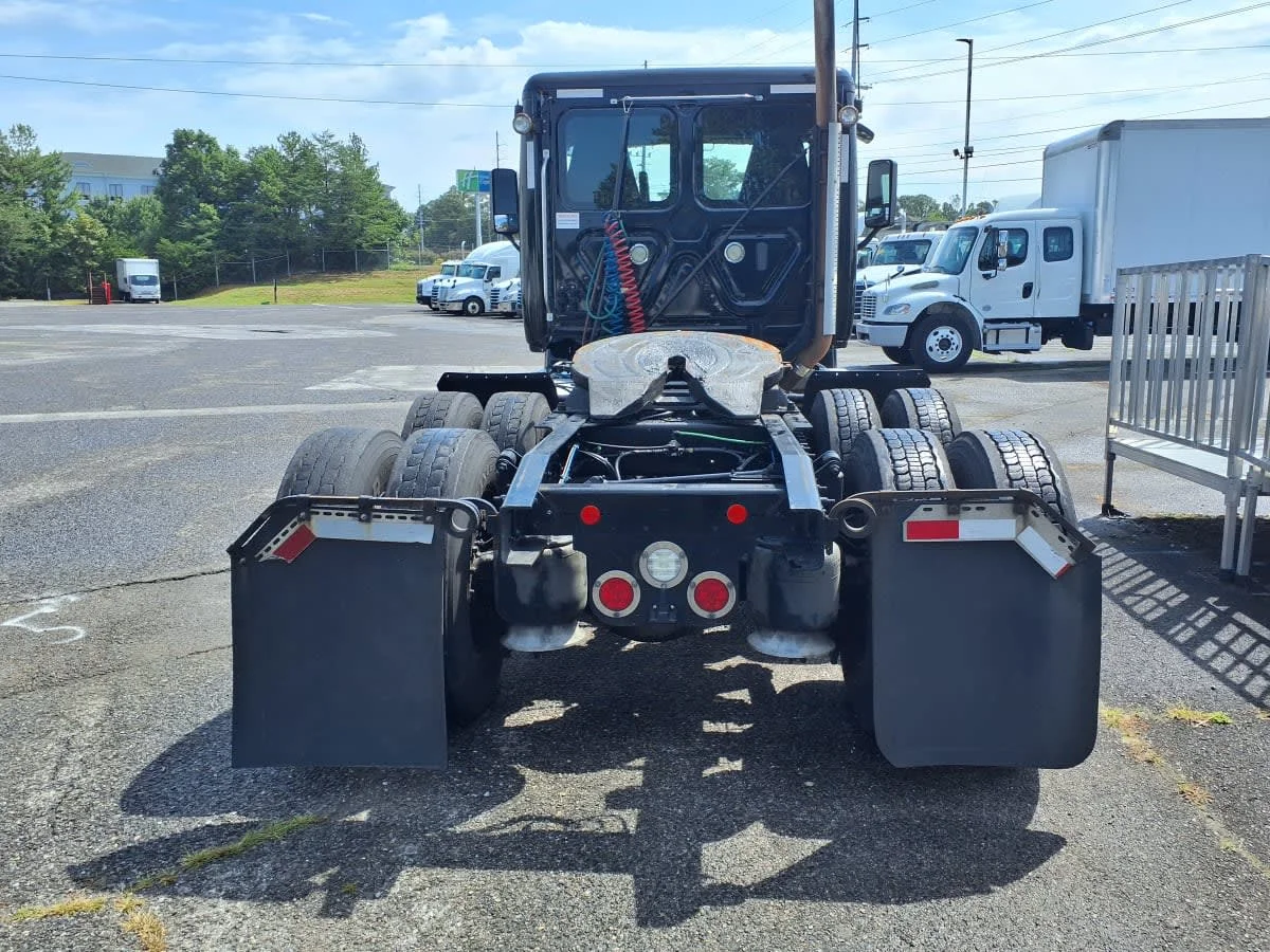 2020 Freightliner Cascadia in Knoxville, TN — photo 5