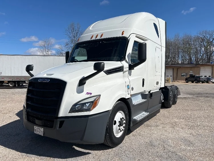 2023 Freightliner Cascadia - image 3