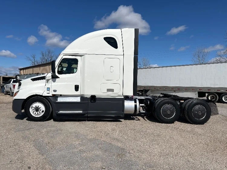2023 Freightliner Cascadia - image 4