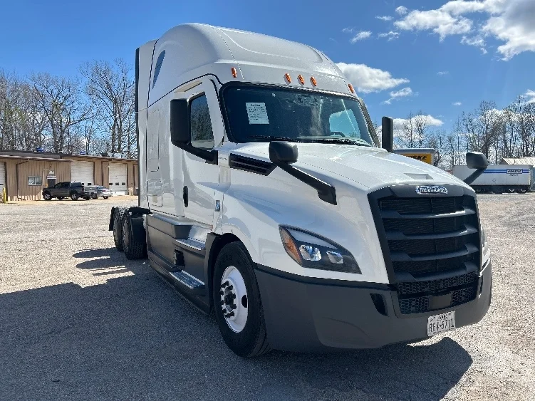 2023 Freightliner Cascadia in Poplar Bluff, MO