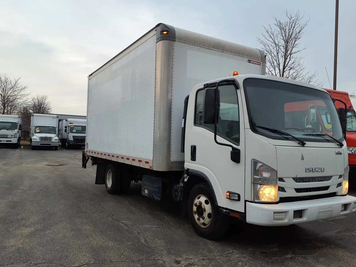 2019 Isuzu NPR - image 3