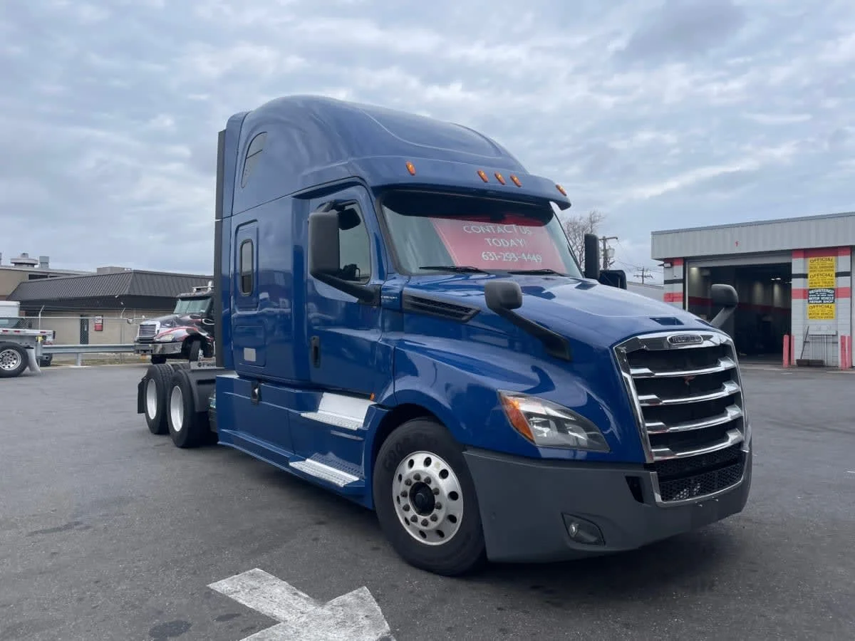 2020 Freightliner Cascadia - image 3
