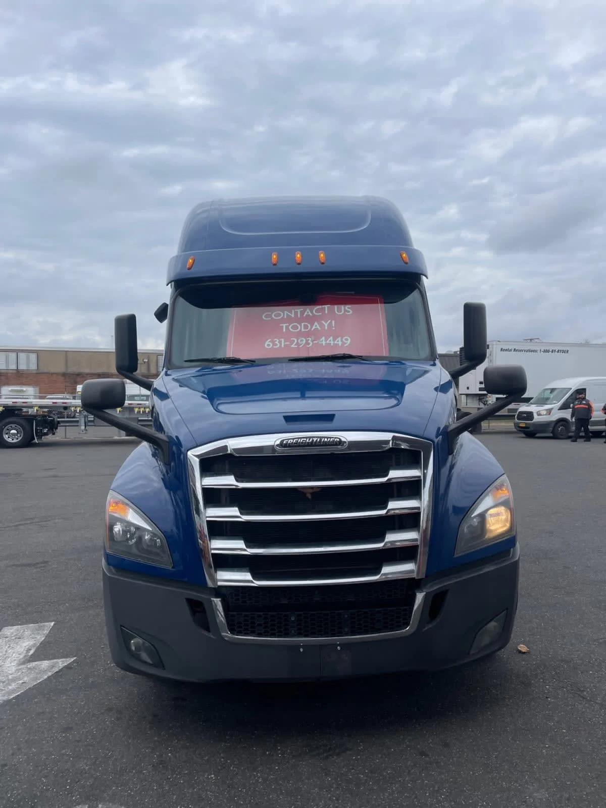 2020 Freightliner Cascadia - image 2