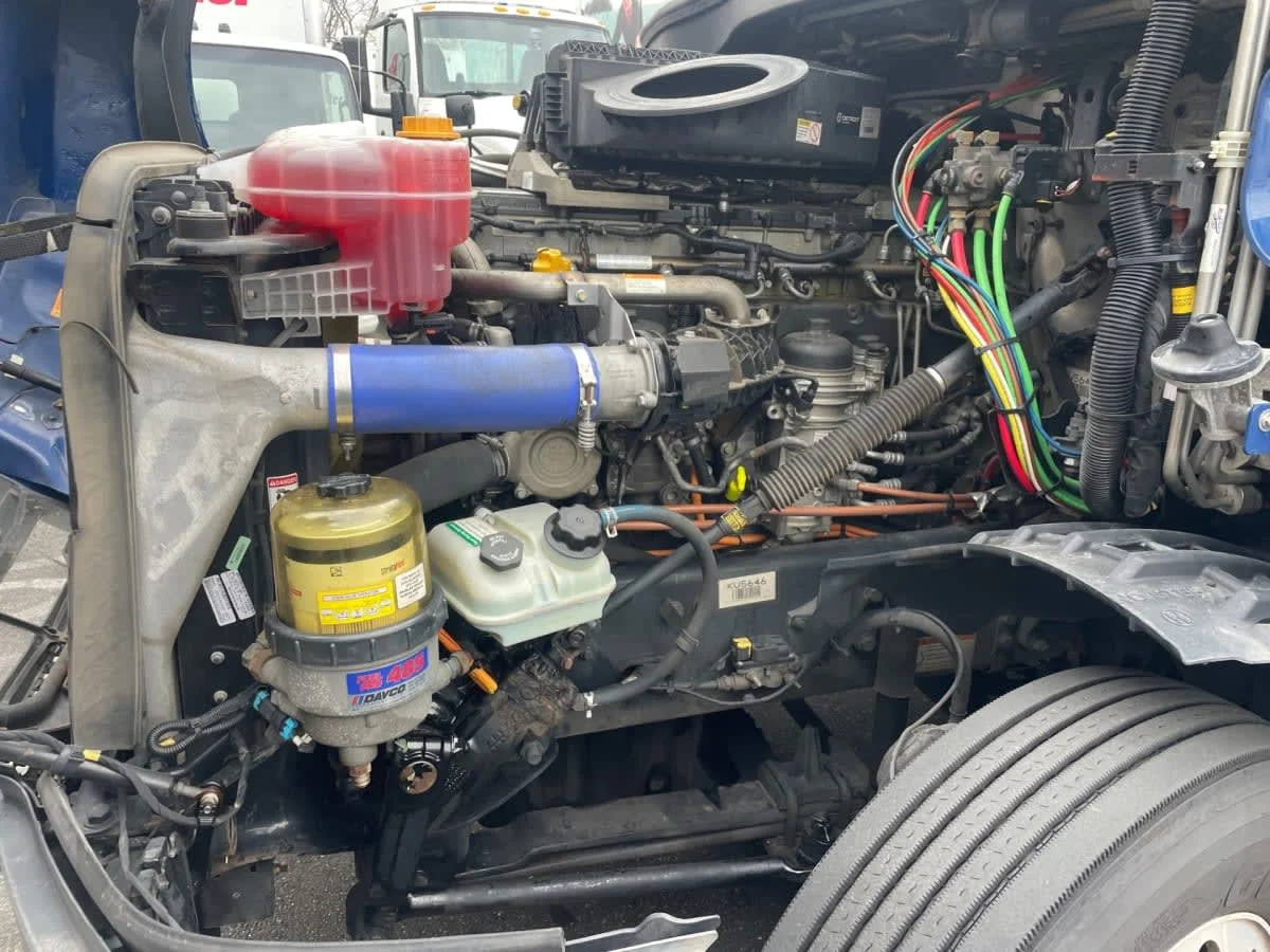 2020 Freightliner Cascadia - image 9