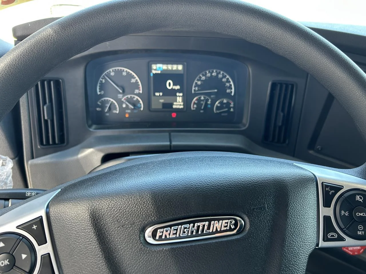 2027 Freightliner Cascadia in Medford, OR — photo 10