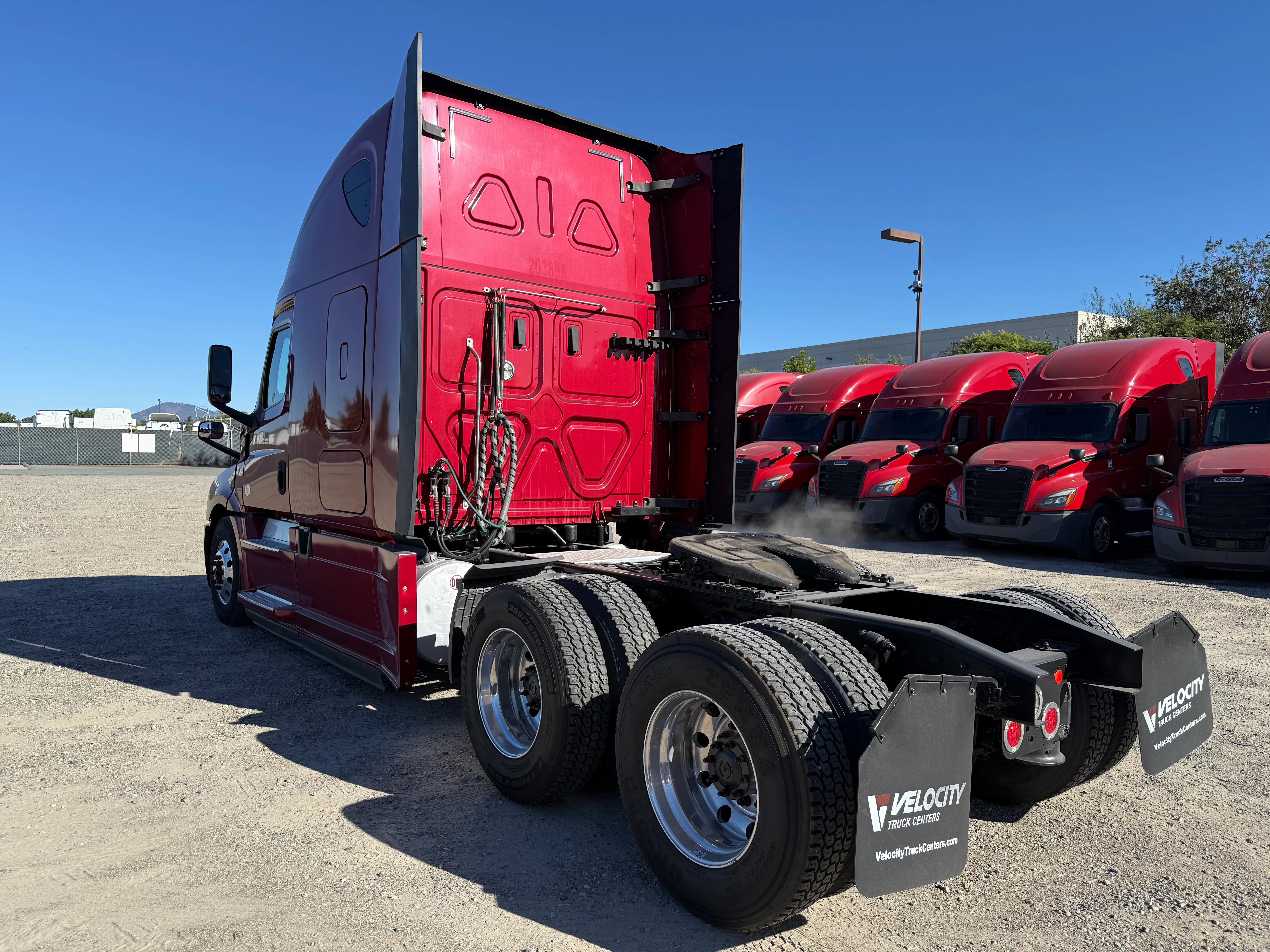 2020 Freightliner Cascadia in San Diego, CA — photo 4