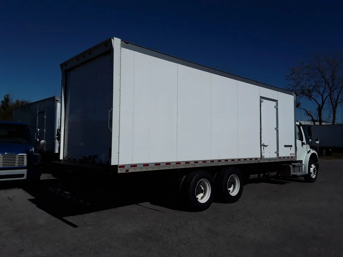 2017 Freightliner M2 106 - image 4