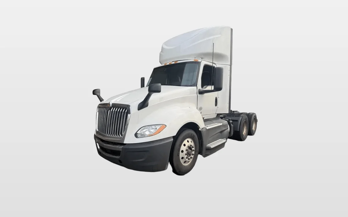 2021 International LT - image 1