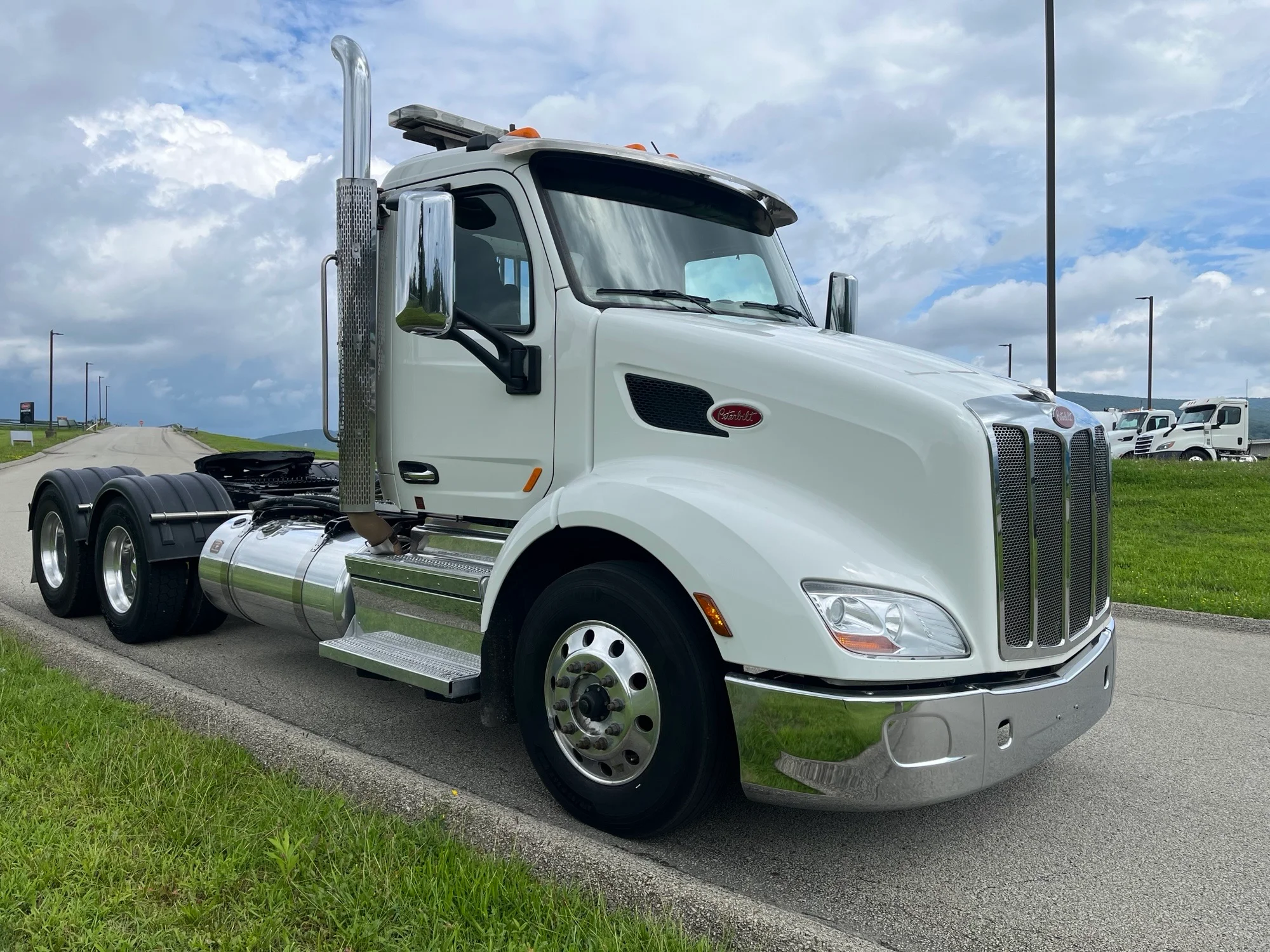 2022 Peterbilt 579 in Uniontown, PA — photo 4