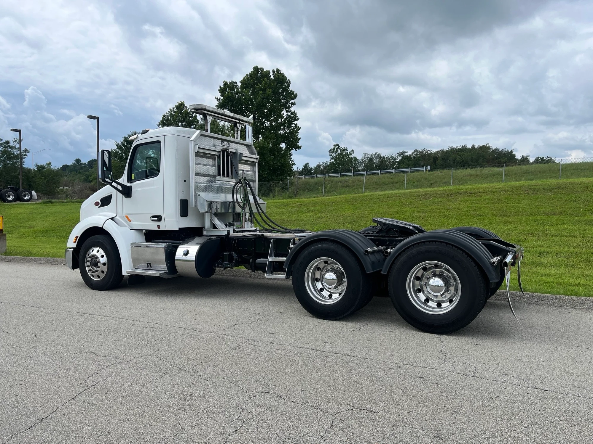 2022 Peterbilt 579 in Uniontown, PA — photo 2