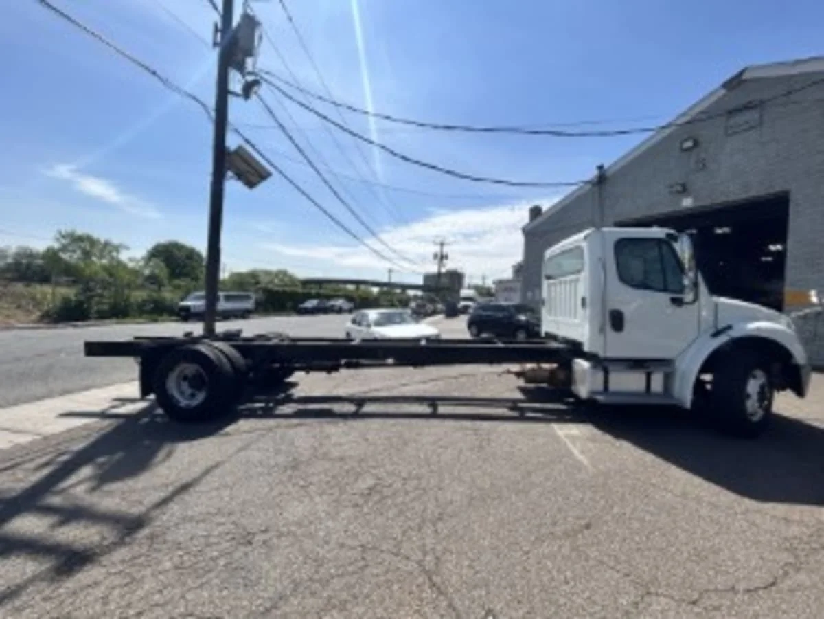 2019 Freightliner M2 106 in Newark, NJ — photo 6
