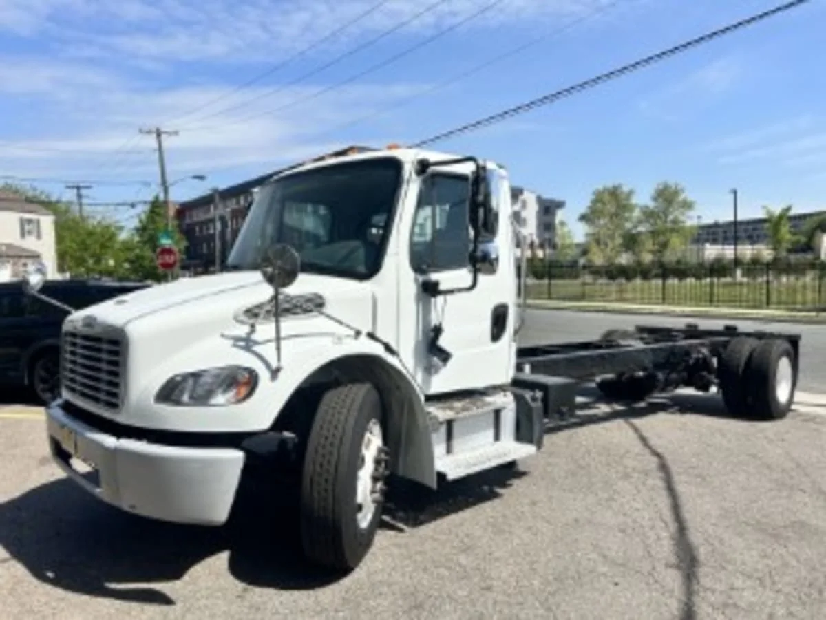 2019 Freightliner M2 106 in Newark, NJ — photo 3