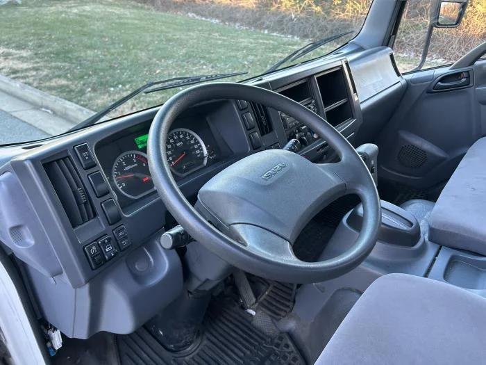 2019 Isuzu NPR - image 17