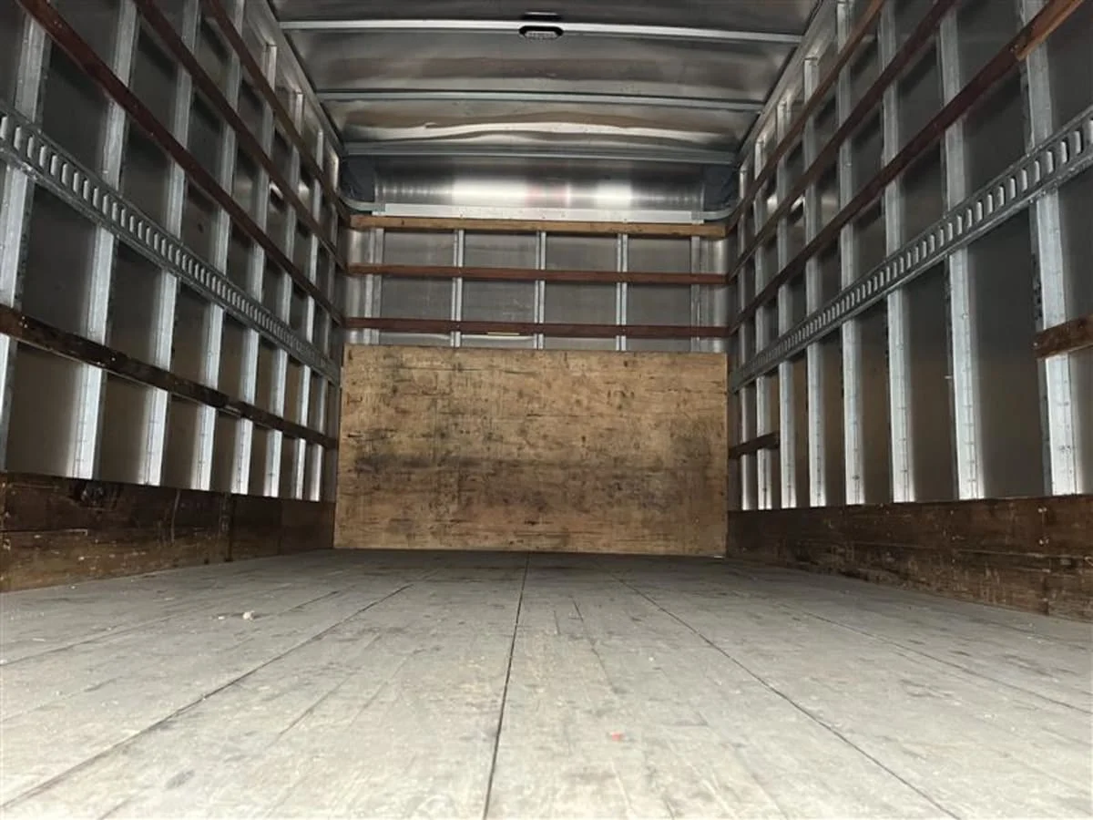 2018 Isuzu NPR - image 8