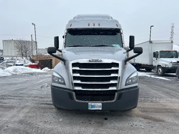2020 Freightliner Cascadia - image 2