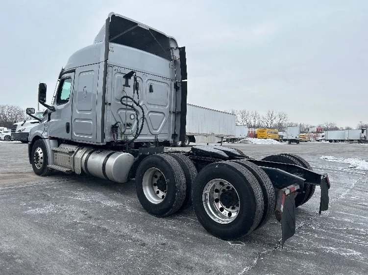 2020 Freightliner Cascadia - image 5