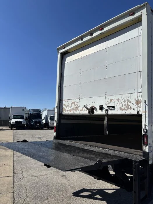 2020 International MV - image 3