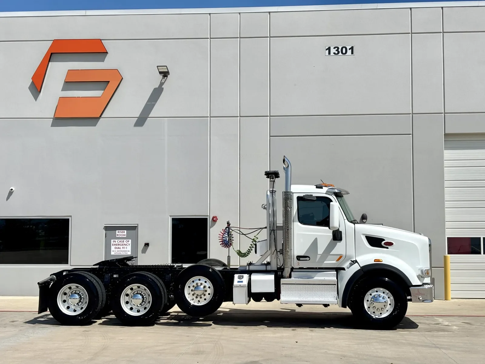 2019 Peterbilt 567 - image 3