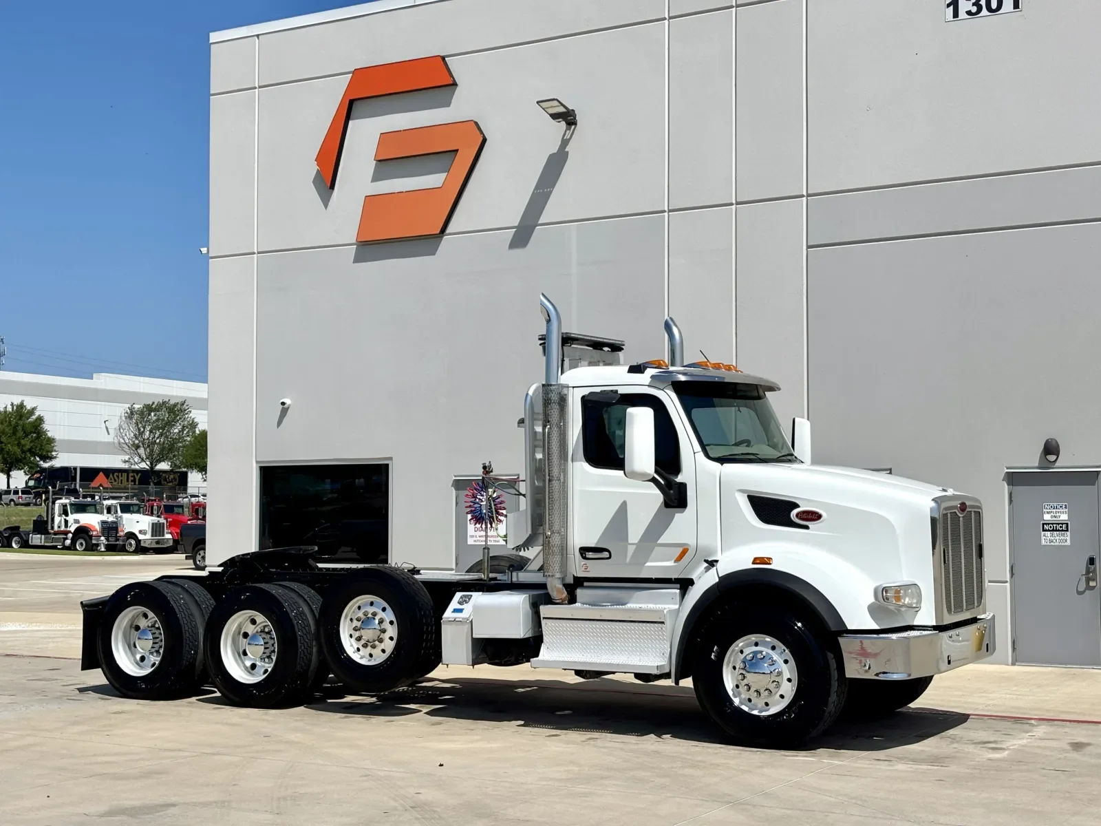 2019 Peterbilt 567 in Hutchins, TX