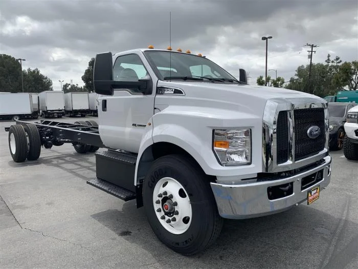 2027 Ford F-650 — photo 7