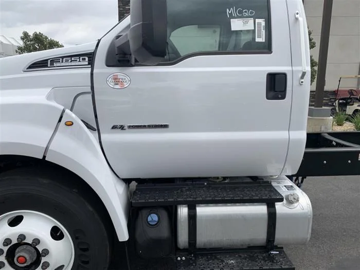 2027 Ford F-650 — photo 9
