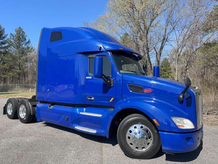 2022 Peterbilt 579 - image 11