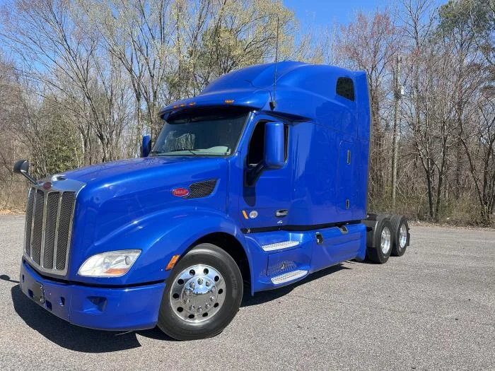 2022 Peterbilt 579 - image 2