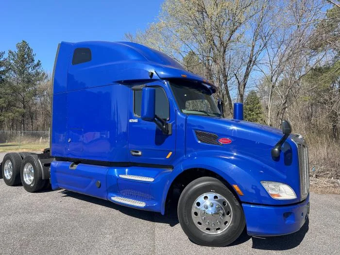 2022 Peterbilt 579 - image 10