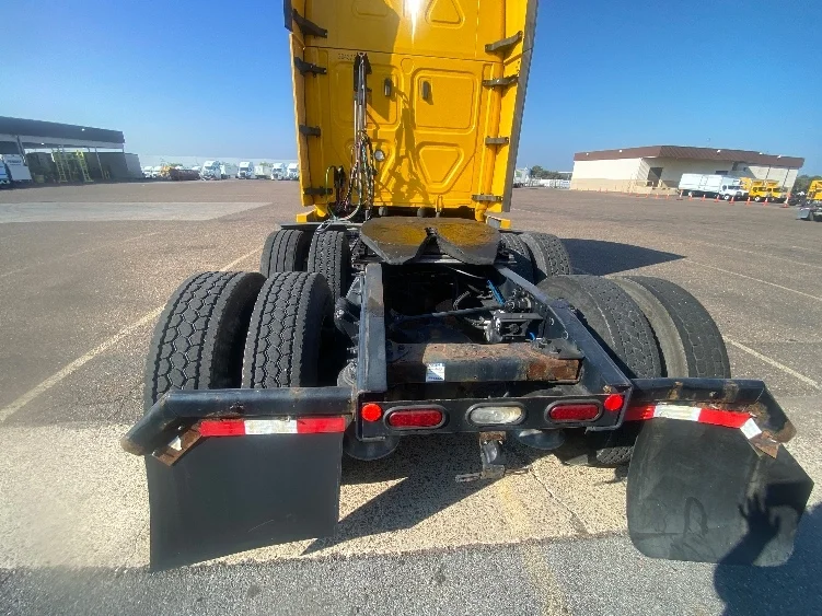 2022 Freightliner Cascadia - image 6