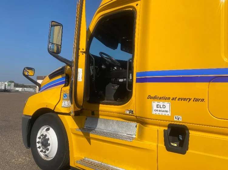 2022 Freightliner Cascadia - image 9