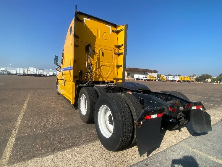 2022 Freightliner Cascadia - image 5