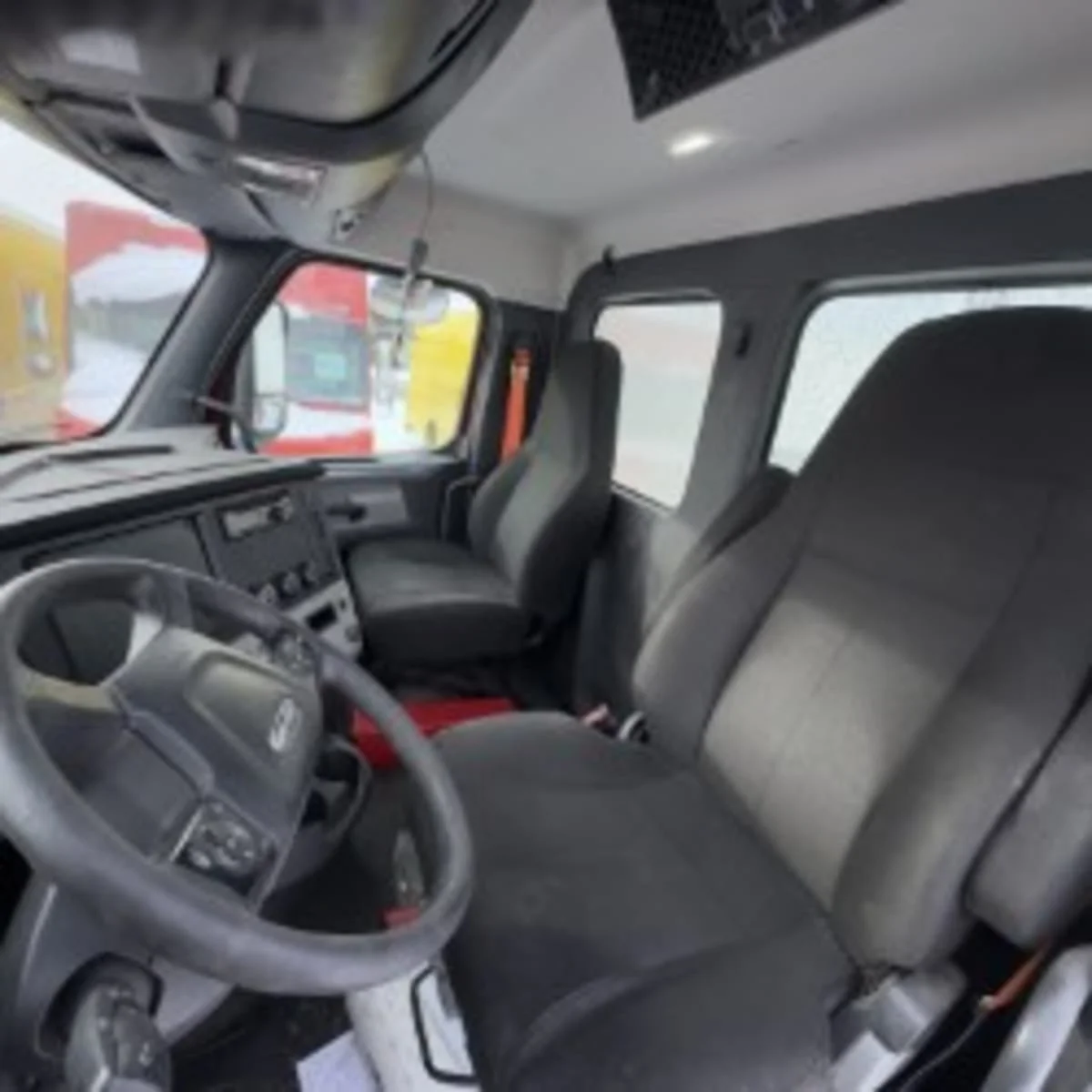 2019 Freightliner Cascadia - image 7