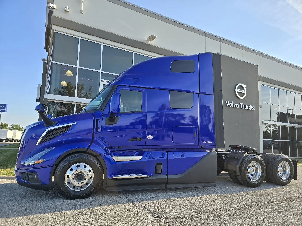 2026 Volvo VNL 660 in Toledo, OH — photo 7