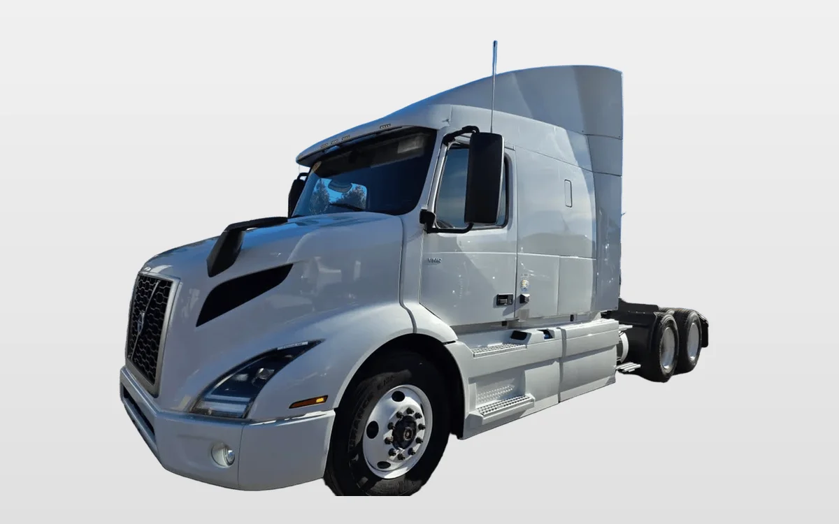 2020 Volvo - image 1