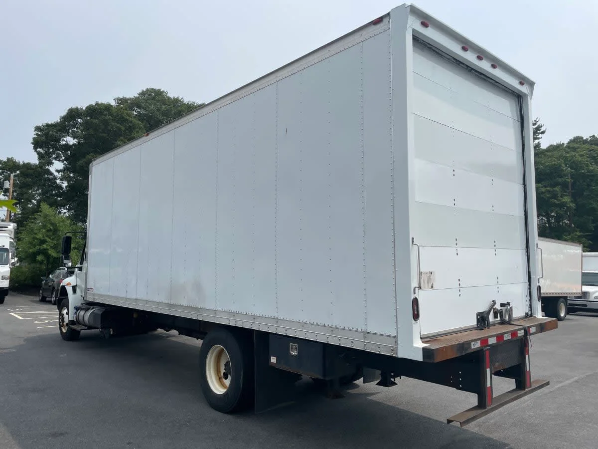 2017 International 4300 - image 6