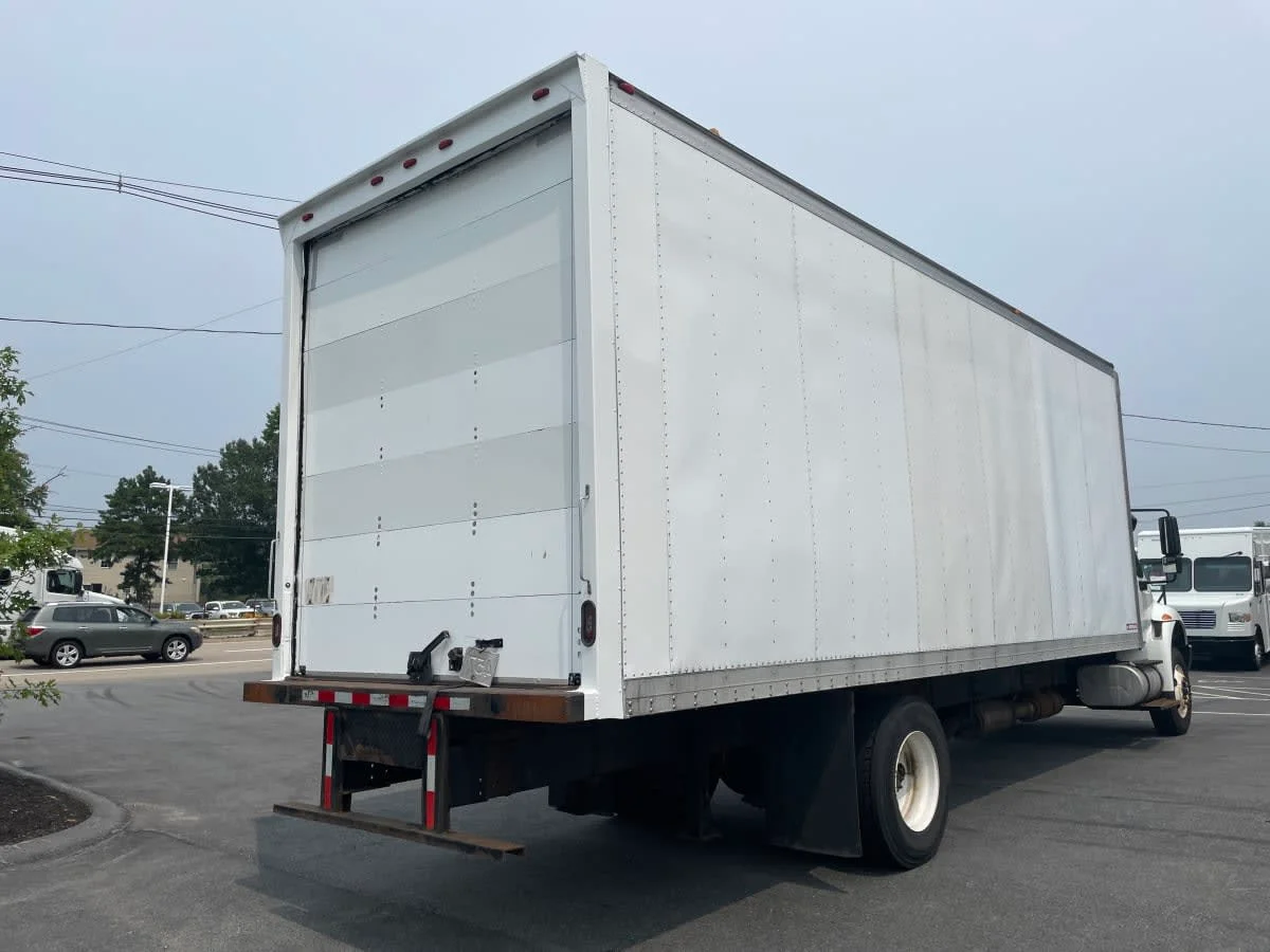 2017 International 4300 - image 4