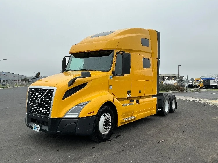 2022 Volvo VNL 760 - image 3