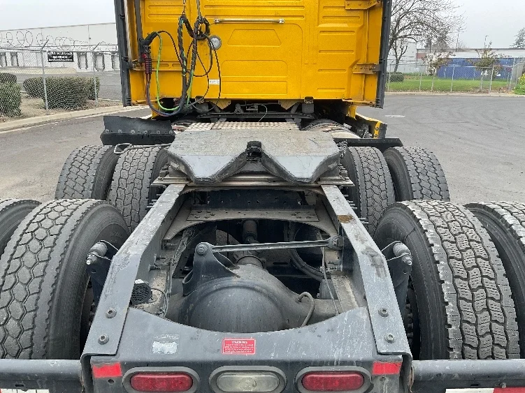 2022 Volvo VNL 760 - image 6